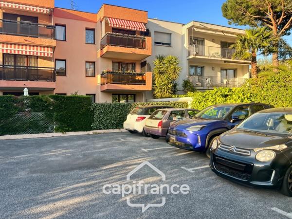 SAINT RAPHAEL opportunité à saisir :appartement meublé de  45 m2  fonctionnel 2ème étage sans ascenseur, place de parking attitrée et cave privative