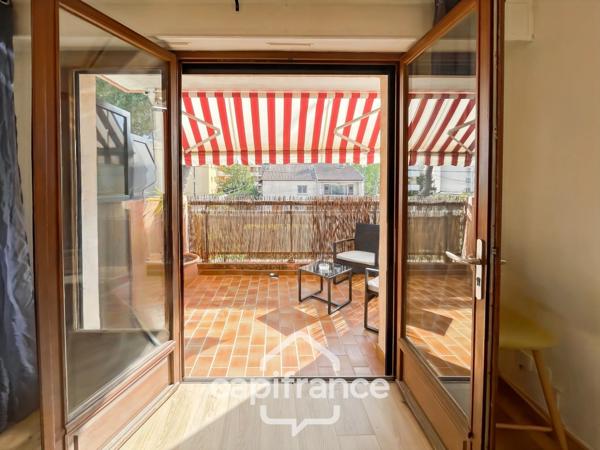 SAINT RAPHAEL opportunité à saisir :appartement meublé de  45 m2  fonctionnel 2ème étage sans ascenseur, place de parking attitrée et cave privative