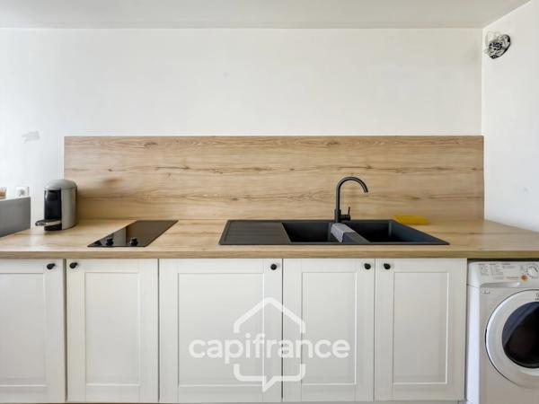 SAINT RAPHAEL opportunité à saisir :appartement meublé de  45 m2  fonctionnel 2ème étage sans ascenseur, place de parking attitrée et cave privative