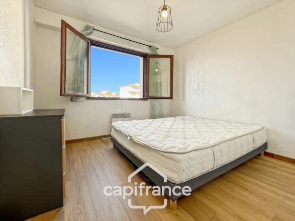 SAINT RAPHAEL opportunité à saisir :appartement meublé de  45 m2  fonctionnel 2ème étage sans ascenseur, place de parking attitrée et cave privative