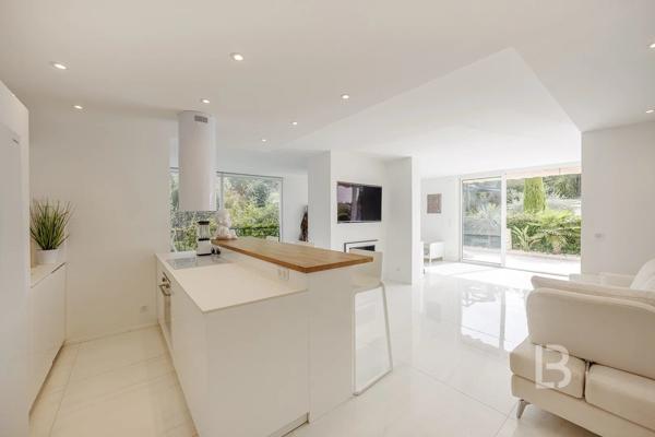 Exclusivité - Magnifique appartement de 4 pièces situé dans une résidence de standing sur le Golf à Mougins