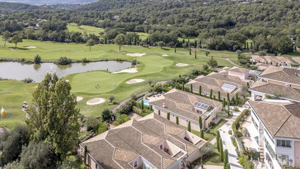 Exclusivité - Magnifique appartement de 4 pièces situé dans une résidence de standing sur le Golf à Mougins