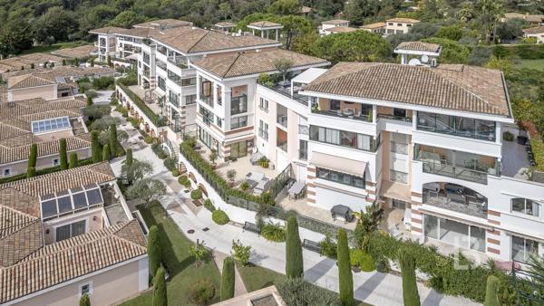 Exclusivité - Magnifique appartement de 4 pièces situé dans une résidence de standing sur le Golf à Mougins