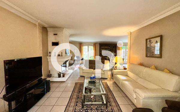 Maison à vendre    6 pièces •  Sainte-Geneviève-des-Bois