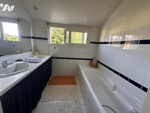 Maison individuelle 4 Chambres, piscine et garage