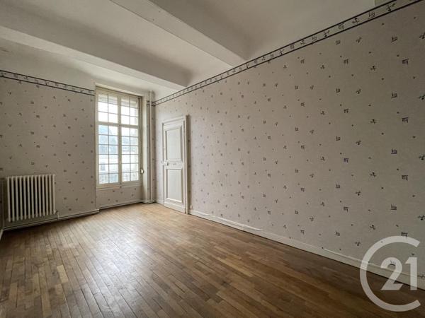 Appartement F4 à vendre  6 pièces - 158 m2 GUISE - 02