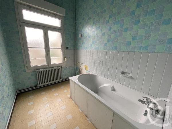 Appartement F4 à vendre  6 pièces - 158 m2 GUISE - 02