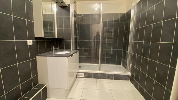 Paris (75020) Appartement 2 pièces 50M2 avec grand balcon