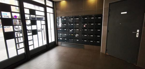 Paris (75020) Appartement 2 pièces 50M2 avec grand balcon