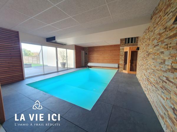 Maison 5 chambres avec piscine intérieure proche des plages