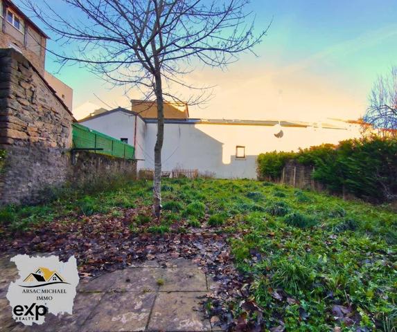 À Vendre : Maison de Bourg avec Terrain et Dépendances à Langogne