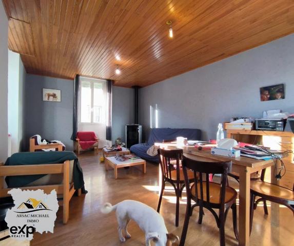 À Vendre : Maison de Bourg avec Terrain et Dépendances à Langogne