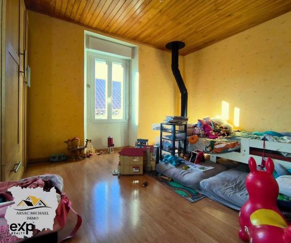 À Vendre : Maison de Bourg avec Terrain et Dépendances à Langogne