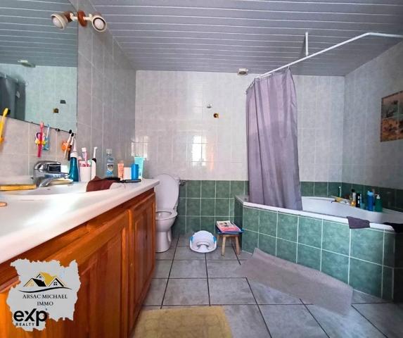 À Vendre : Maison de Bourg avec Terrain et Dépendances à Langogne