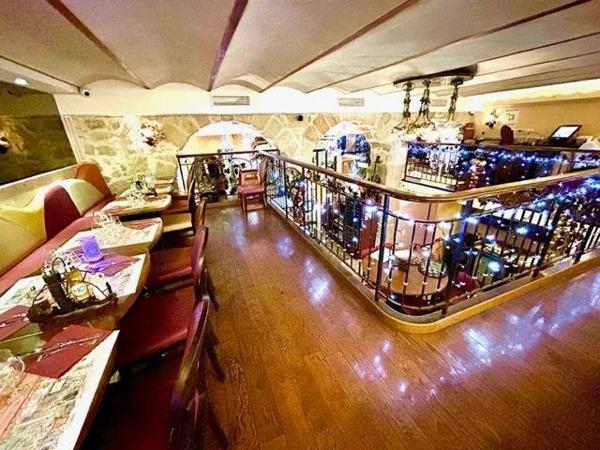 RESTAURANT DANS LE CARRE D'OR