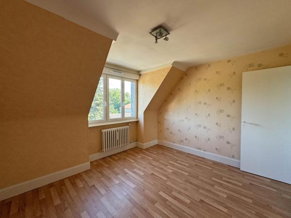 Appartement lumineux avec potentiel, proche centre