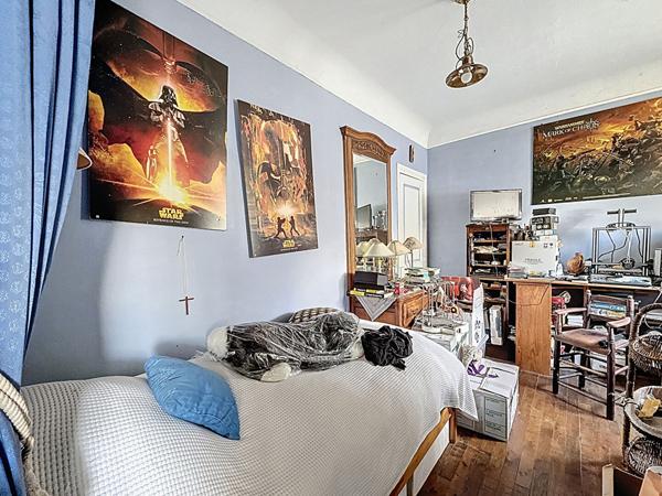 MONTREUIL, QUARTIER SOLIDARITE- CARNOT PROCHE DES CENTRES-VILLES DE MONTREUIL ET DE VINCENNES, BIEN ATYPIQUE AVEC ATELIERS ET APPARTEMENT