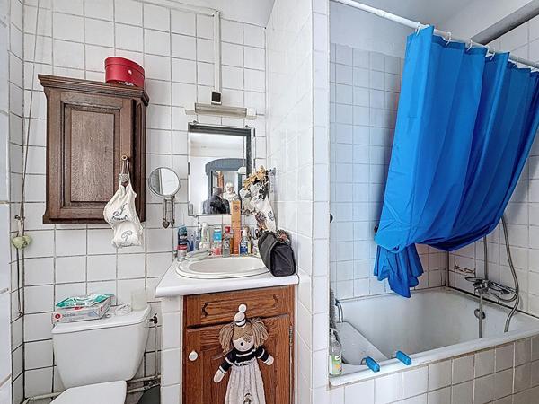 MONTREUIL, QUARTIER SOLIDARITE- CARNOT PROCHE DES CENTRES-VILLES DE MONTREUIL ET DE VINCENNES, BIEN ATYPIQUE AVEC ATELIERS ET APPARTEMENT