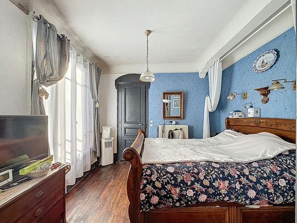 MONTREUIL, QUARTIER SOLIDARITE- CARNOT PROCHE DES CENTRES-VILLES DE MONTREUIL ET DE VINCENNES, BIEN ATYPIQUE AVEC ATELIERS ET APPARTEMENT