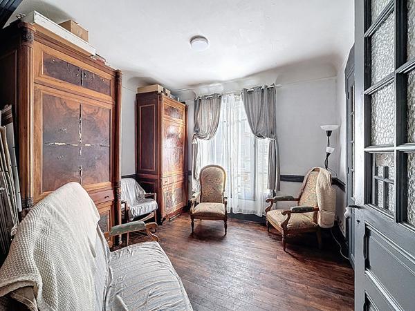 MONTREUIL, QUARTIER SOLIDARITE- CARNOT PROCHE DES CENTRES-VILLES DE MONTREUIL ET DE VINCENNES, BIEN ATYPIQUE AVEC ATELIERS ET APPARTEMENT