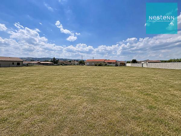 Ste Agathe La Bouteresse - 2 parcelles d'environ 760 m² chacune - 39 000 euros l'une