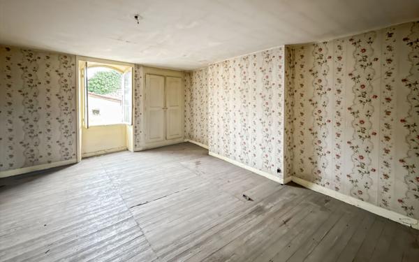 Maison à vendre    4 pièces •  Champagnac-de-Belair