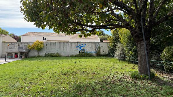 DOMPIERRE SUR MER MAISON DE PLAIN PIED 5 CHAMBRES JARDIN PISCINE ET GARAGE  Dompierre sur mer