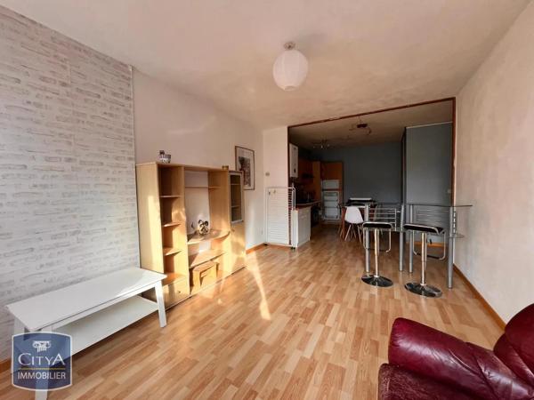 Appartement à louer 2 pièces 45.61m² Laval (53000)
