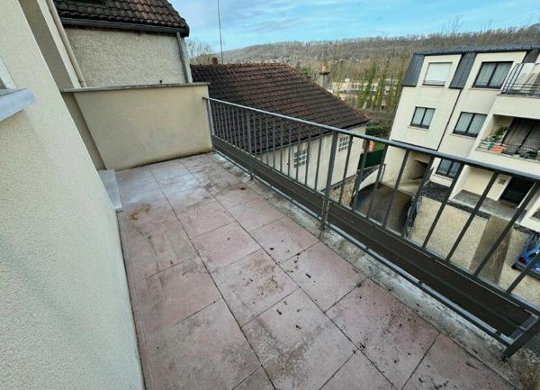 Appartement à louer    1 pièce •  Bures-sur-Yvette