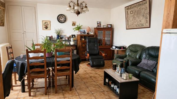 Maison familiale avec grange et terrain