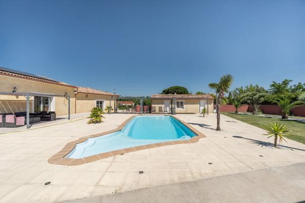 Maison 7 pièce(s) + dépendance, avec piscine sur 7814 m² de terrain