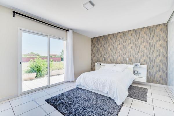 Maison 7 pièce(s) + dépendance, avec piscine sur 7814 m² de terrain