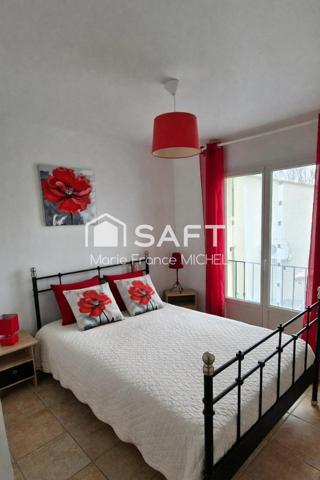 Maison 2 chambres dans petite résidence au calme, à proximité immédiate du centre de L’Isle. Cadre paisible, emplacement recherché, idéale pour vivre ou investir. À découvrir sans tarder.