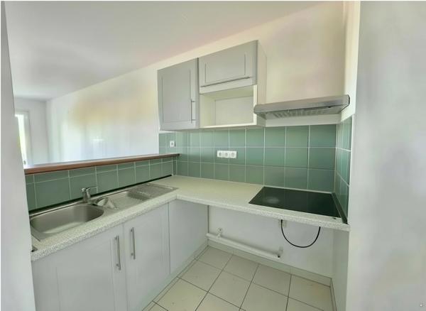 À vendre 3 pièces T3 Duplex avec Piscine + Parking – Résidence Les Jardins de la Roseraie – Saint-Denis 974
