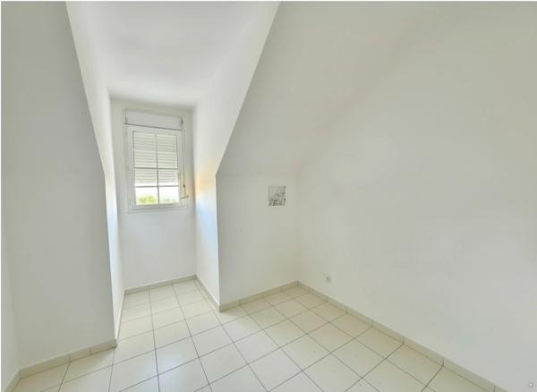 À vendre 3 pièces T3 Duplex avec Piscine + Parking – Résidence Les Jardins de la Roseraie – Saint-Denis 974