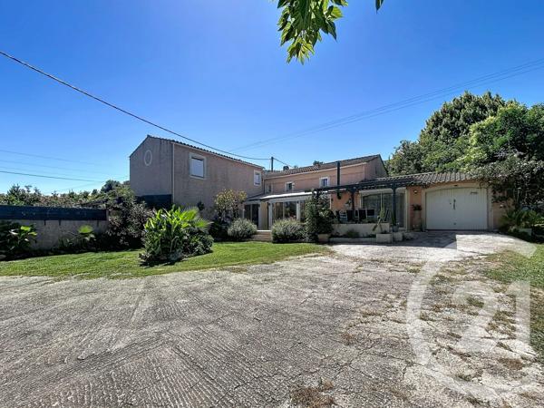 Maison à vendre  10 pièces - 305 m 2   MIRAMAS  - 13