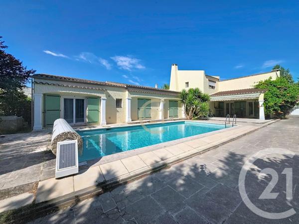 Maison à vendre  10 pièces - 305 m 2   MIRAMAS  - 13