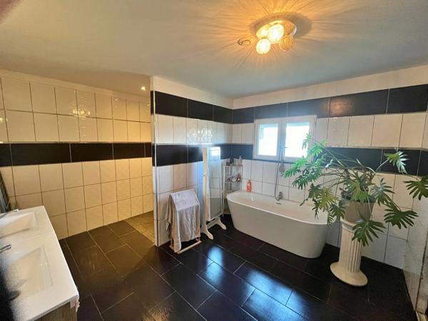 Maison de Plain-Pied de 100 m² à Marseillan - Confort et Nature