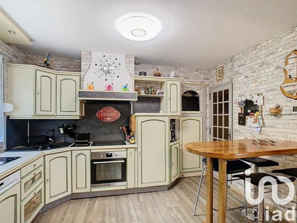 Pavillon 5 pièces de 111 m² à Neuilly-sur-Suize (52000)