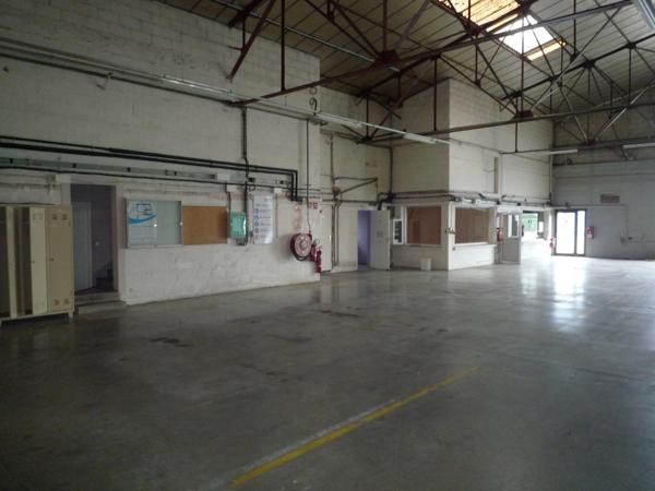 CHATEAU THIERRY (02) à vendre ou à louer un bâtiment industriel de 2000 m2 sur un terrain de 4000 m2