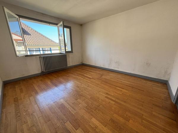 Maison des années 60 avec sous sol complet - Quartier résidentiel proche écoles et commerces
