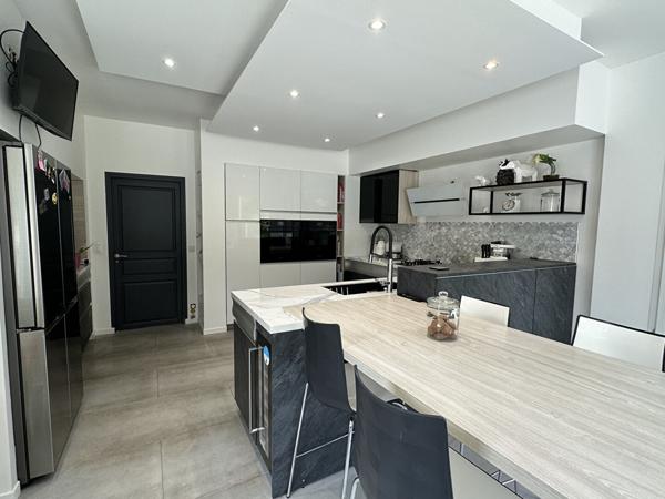 Maison Meulan En Yvelines 263 m², sous sol total, 1500 m² de parcelle