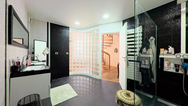 Maison 9 pièces - 215 m² Exclusivité efficity