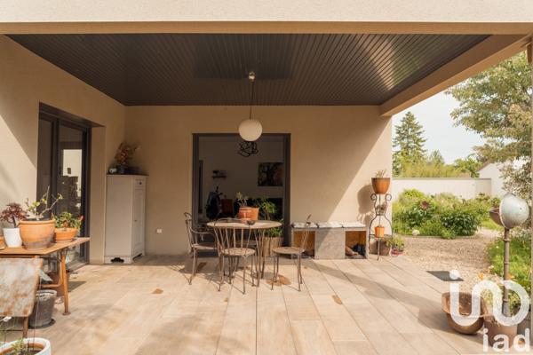 Maison 5 pièces de 126 m² à Givry (71640)