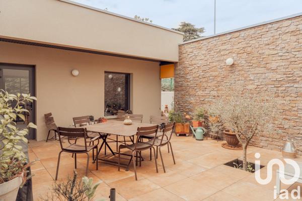 Maison 5 pièces de 126 m² à Givry (71640)