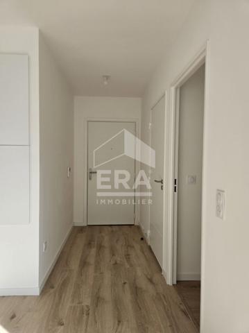 Grand appartement F4 avec 2 balcons et 2 places de parkings