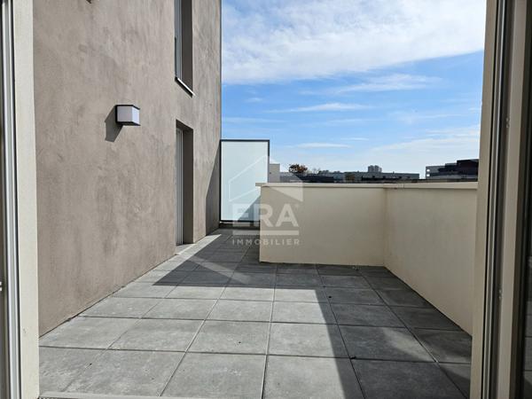 Grand appartement F4 avec 2 balcons et 2 places de parkings