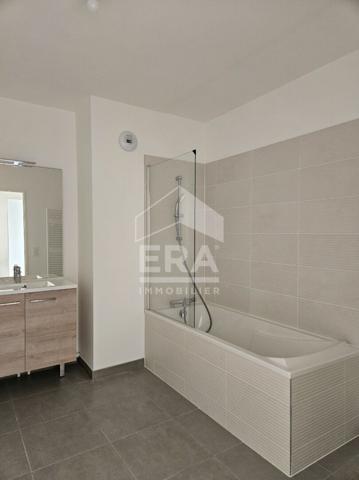 Grand appartement F4 avec 2 balcons et 2 places de parkings