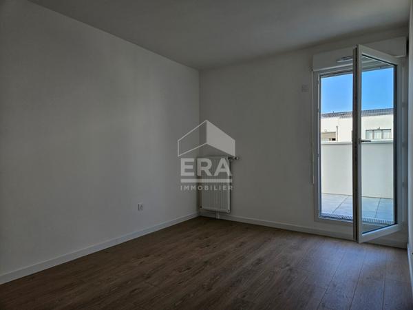Grand appartement F4 avec 2 balcons et 2 places de parkings