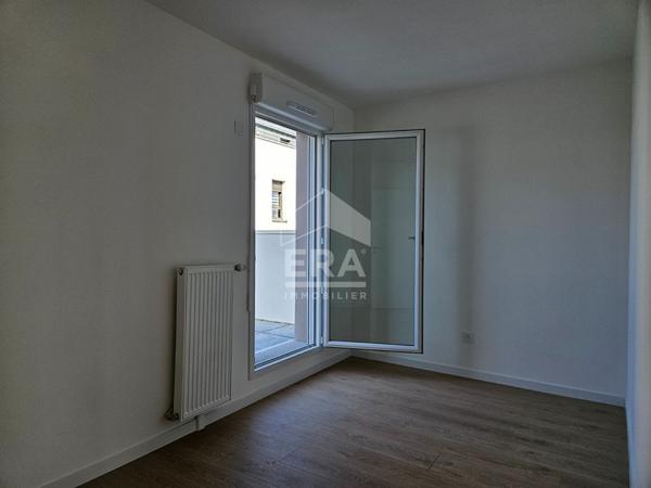 Grand appartement F4 avec 2 balcons et 2 places de parkings